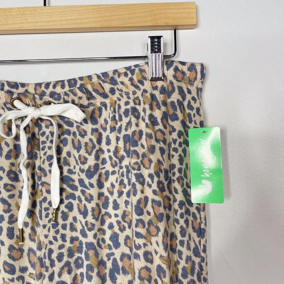 New Honeydew Medium Star Seeker Brushed Jersey Leopard Coordinating Lounge Set - Picture 10 of 16